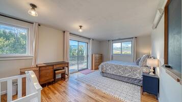 2 slaapkamers, een bureau, een strijkplank/strijkijzer, gratis wifi