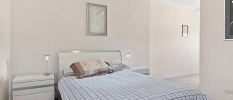 2 bedrooms, iron/ironing board, WiFi, bed sheets