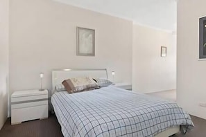 2 bedrooms, iron/ironing board, WiFi, bed sheets