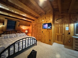 4 室のベッドルーム、デスク、アイロン / アイロン台、旅行用ベビーベッド