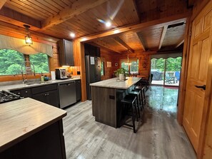 Fridge, microwave, oven, stovetop - Modern, 2 King, 4 BDRM Private Luxury Log Cabin, 5 Star, Family Friendly (Intervale)