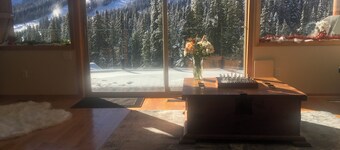 Spacious luxurious three bedroom chalet at Apex with hot tub.Pet friendly!