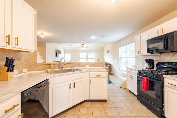 KĂŒhlschrank, Mikrowelle, Ofen, Herdplatte