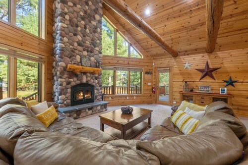 Castle Rock Lake-Games-Bar-Fireplaces & Fire Pits