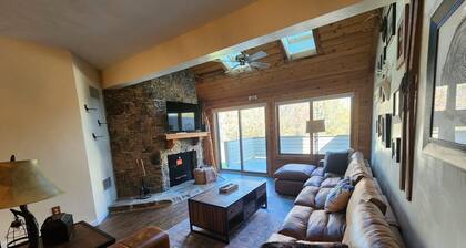 Cozy condo, Family- friendly just completely remodeled. SKI IN -SKI OUT!!