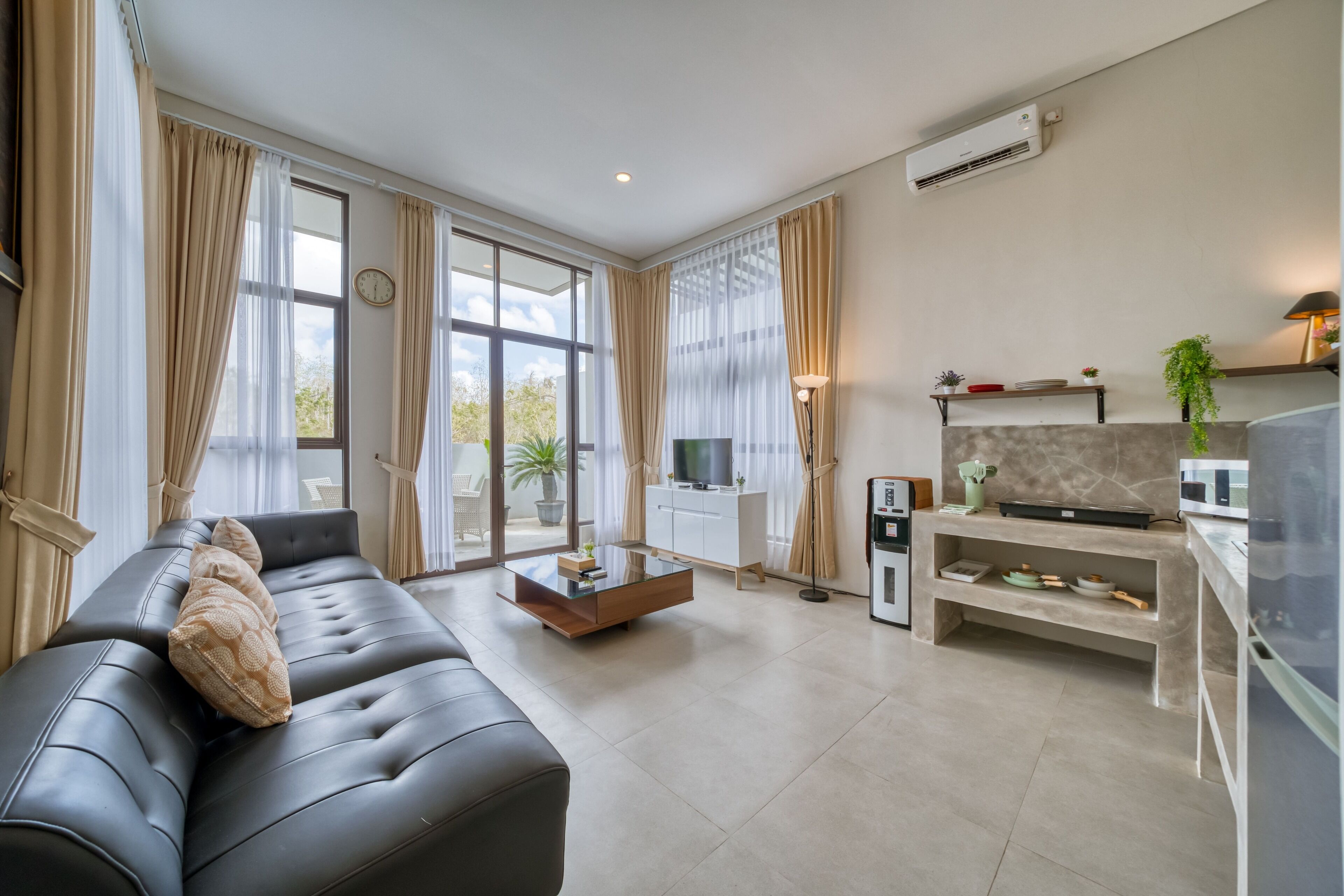 家庭别墅, 阳台 | 起居区 | 平板电视