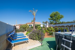 Terrace/patio - Villa 'Malva House In  Con Piscina' with Shared Pool, Wi-Fi and Air Conditioning (Scala di Furno)