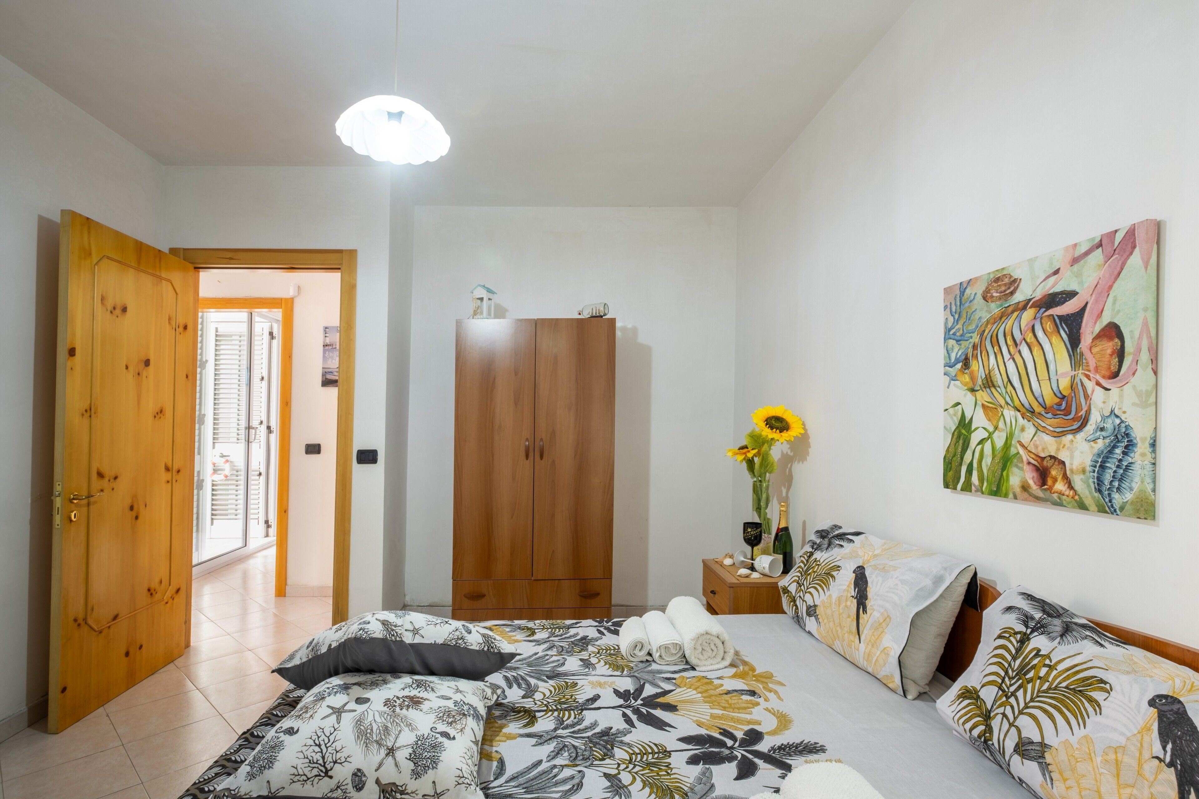 1 habitación, tabla de planchar con plancha, wifi gratis y ropa de cama 