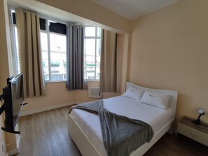 Room - Rio Rentals 021 - C045 Apartamento Reformado com Máquina de Lavar Para até 4 Pessoas! (Rio de Janeiro)