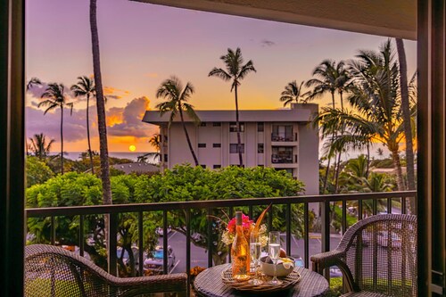Sunlit Condo Moments from Kamaole Beach Parks