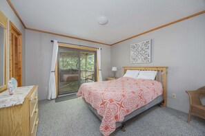 5 bedrooms, free WiFi, bed sheets