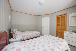 5 bedrooms, free WiFi, bed sheets