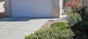 Great Specials Now! PET Friendly, 2 Bedroom, 2 Bath Home, 10 min. from The Strip