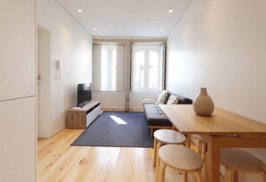 TV - HM - Pinheiro Duplex Apartment (Porto)