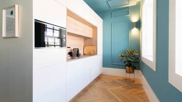 Fridge, microwave, dishwasher, coffee/tea maker