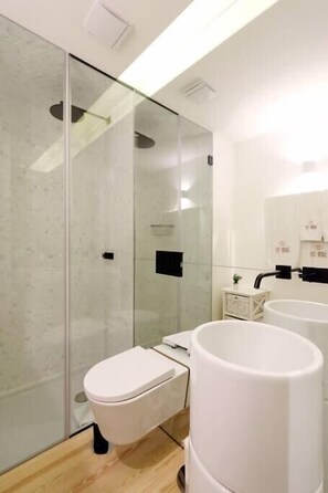 Hair dryer, soap, shampoo, toilet paper