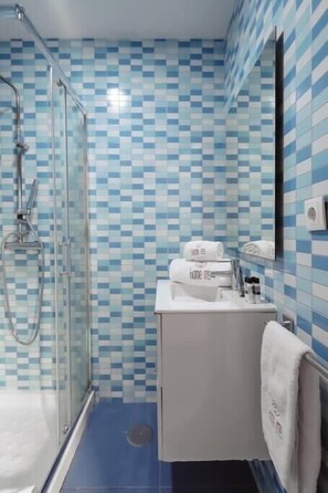 Hårtork, tvål och toalettpapper