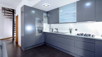 Fridge, microwave, oven, stovetop