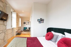 1 slaapkamer, een strijkplank/strijkijzer, reisbedje, wifi