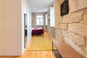 1 dormitorio, tabla de planchar con plancha, cuna de viaje y wifi