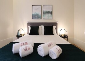 2 chambres, fer et planche à repasser, Wi-Fi, draps fournis