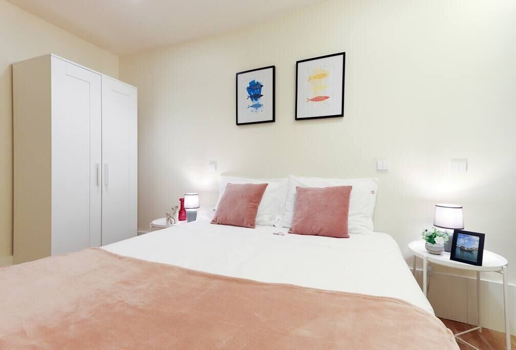 1 bedroom, iron/ironing board, travel crib, WiFi