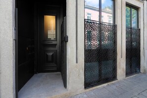 Exterior detail - HM - Vagu's Oporto House (Porto)