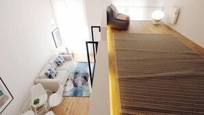 Een moderne woonkamer met een bank, stoelen en een kamerkleed met een patroon.