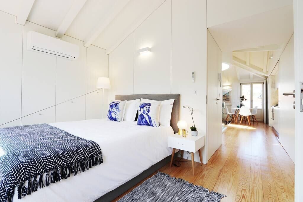 1 habitación, tabla de planchar con plancha, cuna de viaje y wifi 