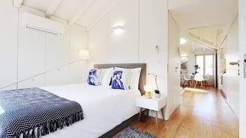 1 habitación, tabla de planchar con plancha, cuna de viaje y wifi