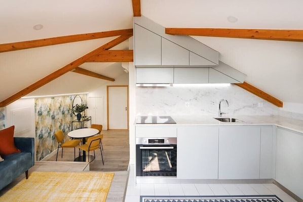 Fridge, microwave, oven, stovetop