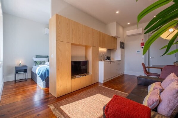 TV - HM Oporto Studio Pool Oasis (Porto)