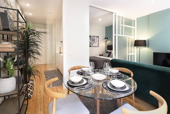 1 bedroom, iron/ironing board, WiFi, bed sheets - HM - Pinheiro Downtown Living (Porto)