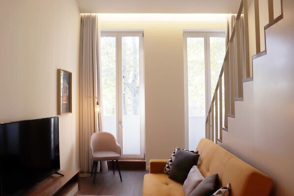 TV - HM - Marquês Square Duplex (Porto)