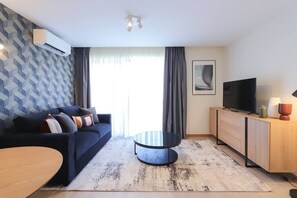 TV - HM - ISSY Oporto Apartment (Porto)