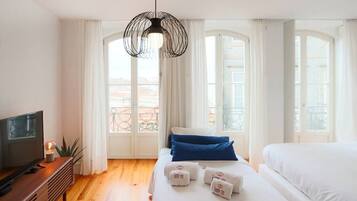 Iron/ironing board, WiFi, bed sheets