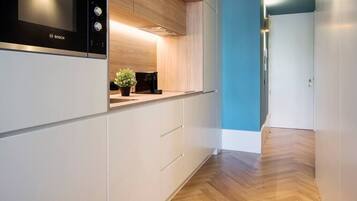 Fridge, microwave, stovetop, dishwasher