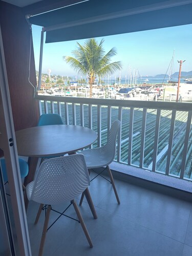 Seafront flat, recently renovated, inside the only shopping mall in Angra (Piratas Mall)