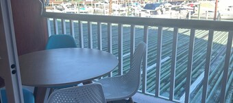 Seafront flat, recently renovated, inside the only shopping mall in Angra (Piratas Mall)