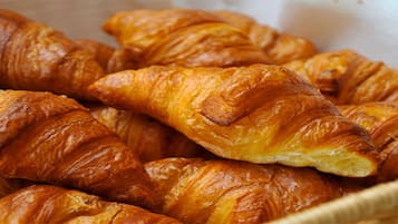 Tägliches Frühstücksbuffet (1100 JPY pro Person)