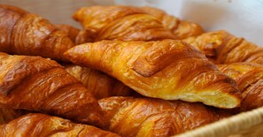 A basket filled with golden-brown croissants. - Hotel Nankaiso (Minamiboso)