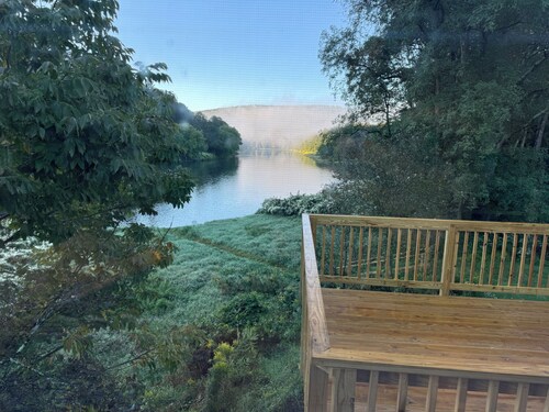 Secluded and Spacious Riverfront Cabin sleeps 7 