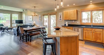 Amazing Mountain Views, Hot Tub, Walk to Ski Shuttle! In the heart of Big Sky