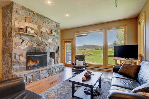Amazing Mountain Views, Walk to Ski Shuttle! In the heart of Big Sky Golf