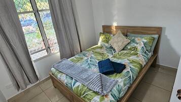 3 chambres, fer et planche à repasser, Wi-Fi, draps fournis