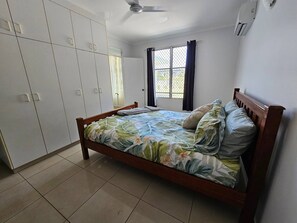 3 bedrooms, iron/ironing board, WiFi, bed sheets - Yiayi's House Getaway (Wagaman)