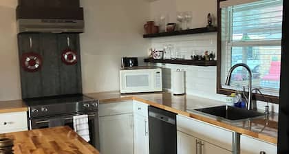 Love Cabin in amazing Arcadia
A couple's destination