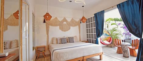 Comfort Room, 1 King Bed with Sofa bed, Courtyard View | Free WiFi