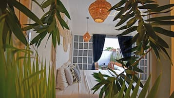 Comfort Room, 1 King Bed with Sofa bed, Courtyard View | Free WiFi