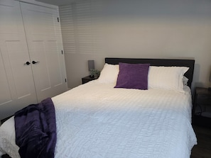 3 habitaciones, tabla de planchar con plancha, wifi y ropa de cama 